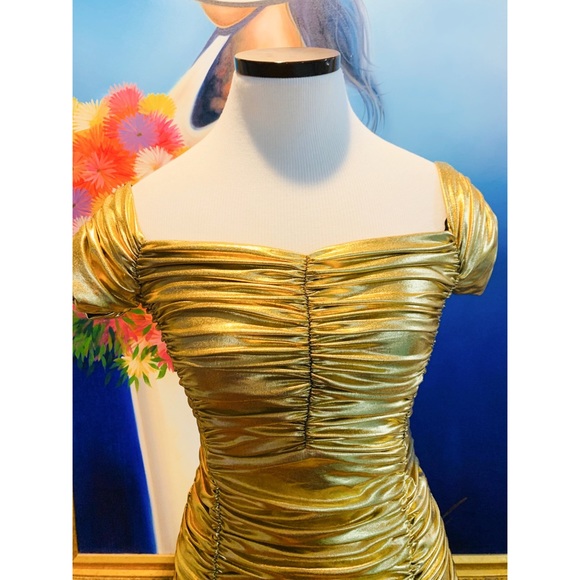 💕💕 Amazingly Beautiful Body Con Gold Dress - Picture 2 of 3